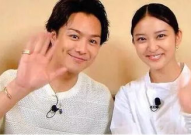 在娱乐圈吃瓜看戏,吃瓜看戏，揭秘明星幕后故事