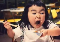 娱乐吃瓜酱外婆是谁,娱乐吃瓜酱外婆的真实身份，背后故事令人惊讶